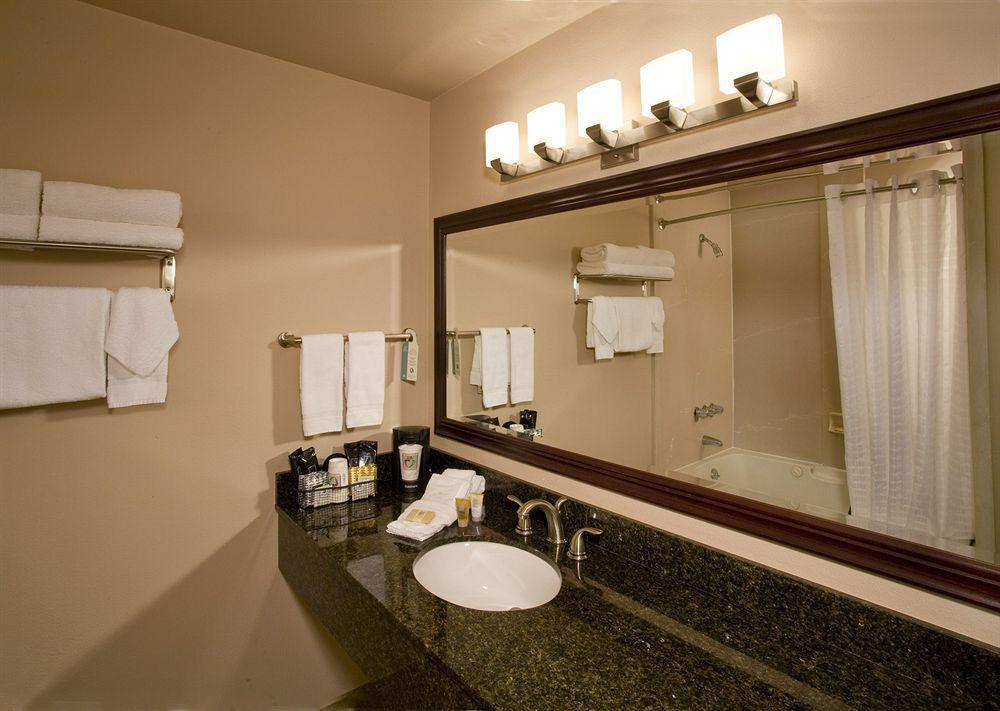 Monarch Hotel & Conference Center Clackamas Esterno foto
